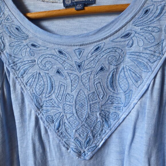 EUC DEMOCRACY BLUE EMBROIDERED TOP BELL SLEEVES SIZE PETITE SMALL - Picture 7 of 13